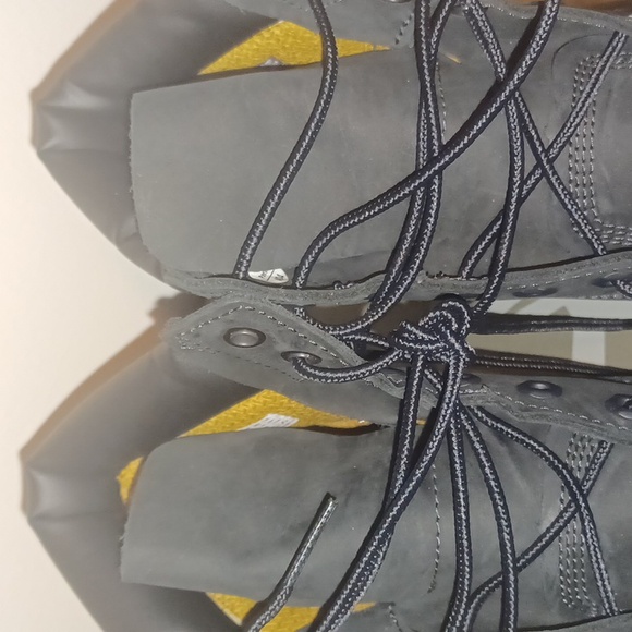 Shoes - Picture 2 of 4